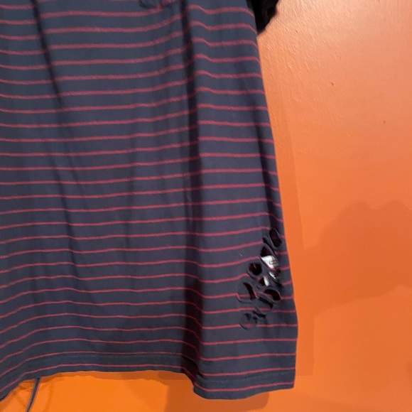 🇦🇺 🩸 Distressed DVNT Striped Tee Shirt Melbourne Blue Red Stripes 🇦🇺 - Picture 4 of 17